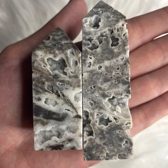 Druzy Sphalerite Obelisk Set This Druzy Sphalerite Obelisk Tower Set Includes: 2